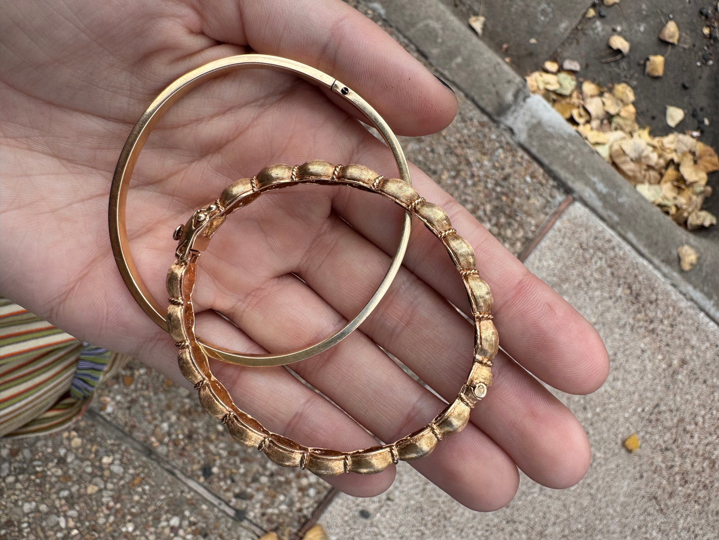 14k Scallop Bangle