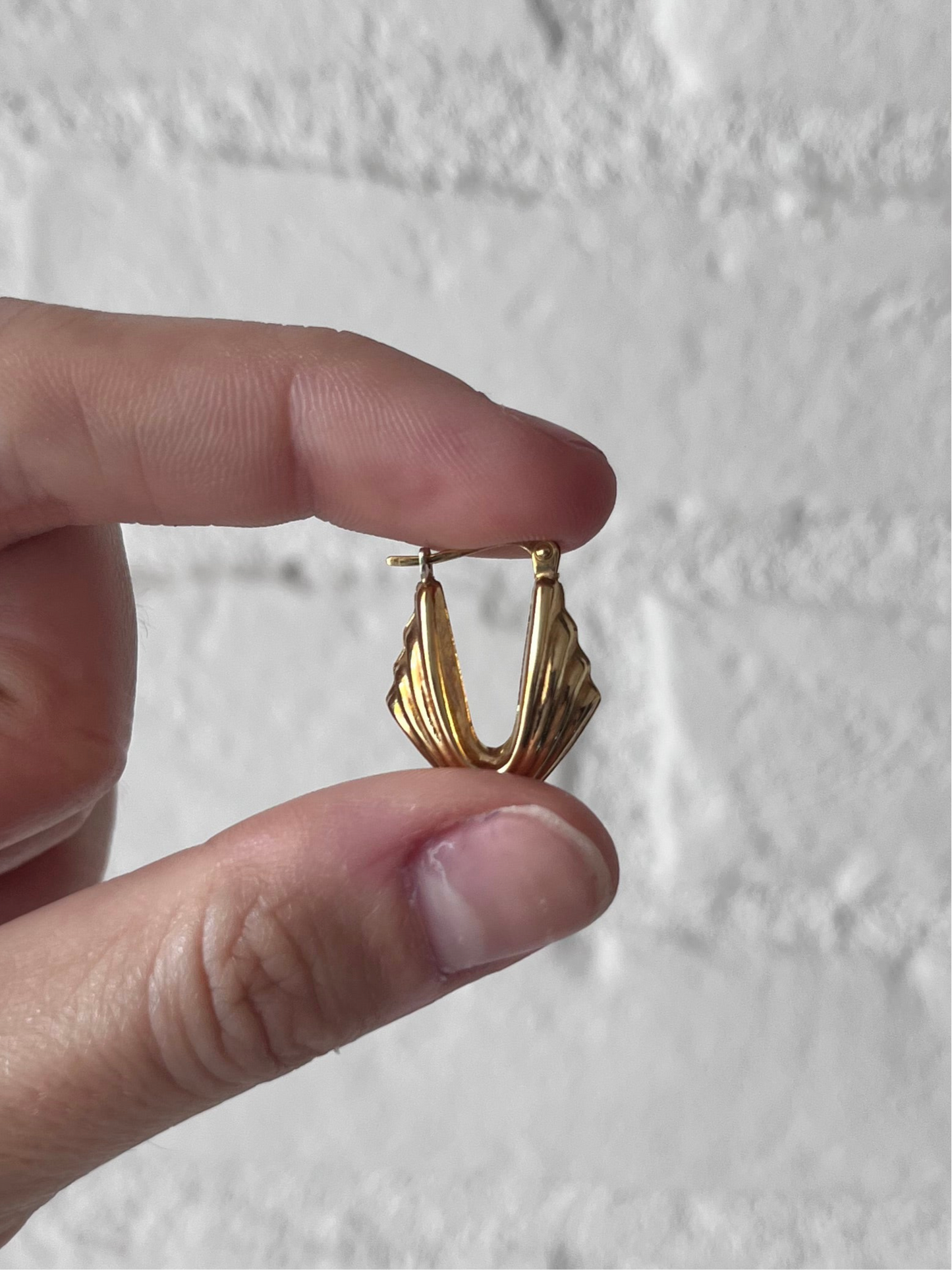 18k uno-a-erre hoops, fully hallmarked