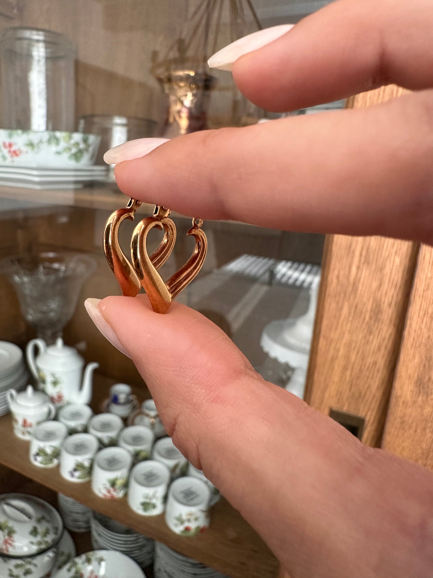 14k Milor Heart Hoops