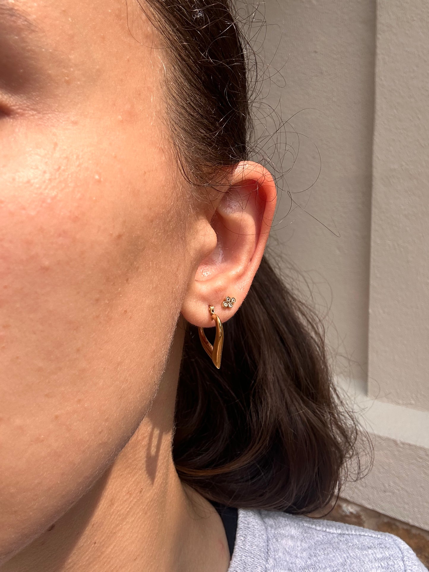 14k Milor Heart Hoops