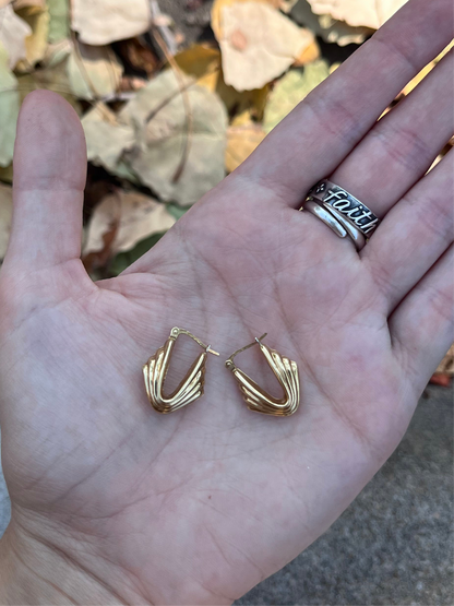 18k uno-a-erre hoops, fully hallmarked