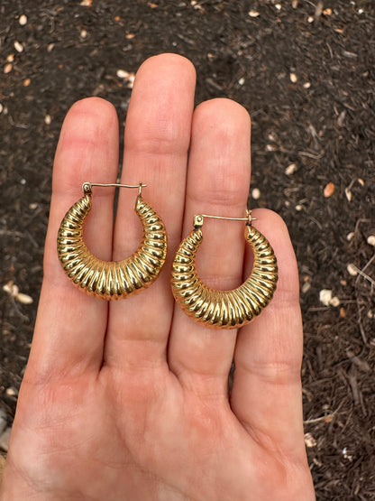 14k medium shrimp hoops