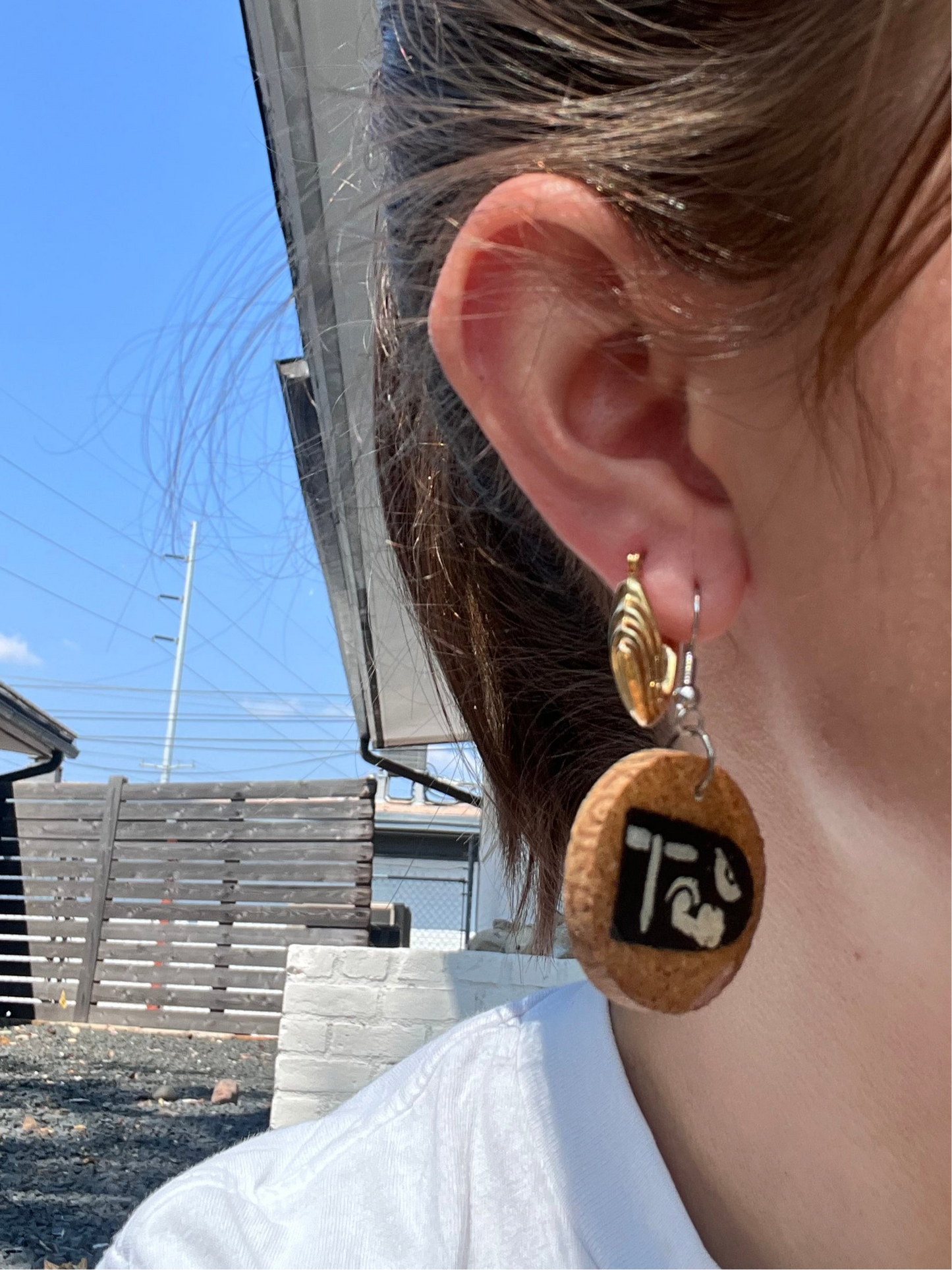 18k uno-a-erre hoops, fully hallmarked