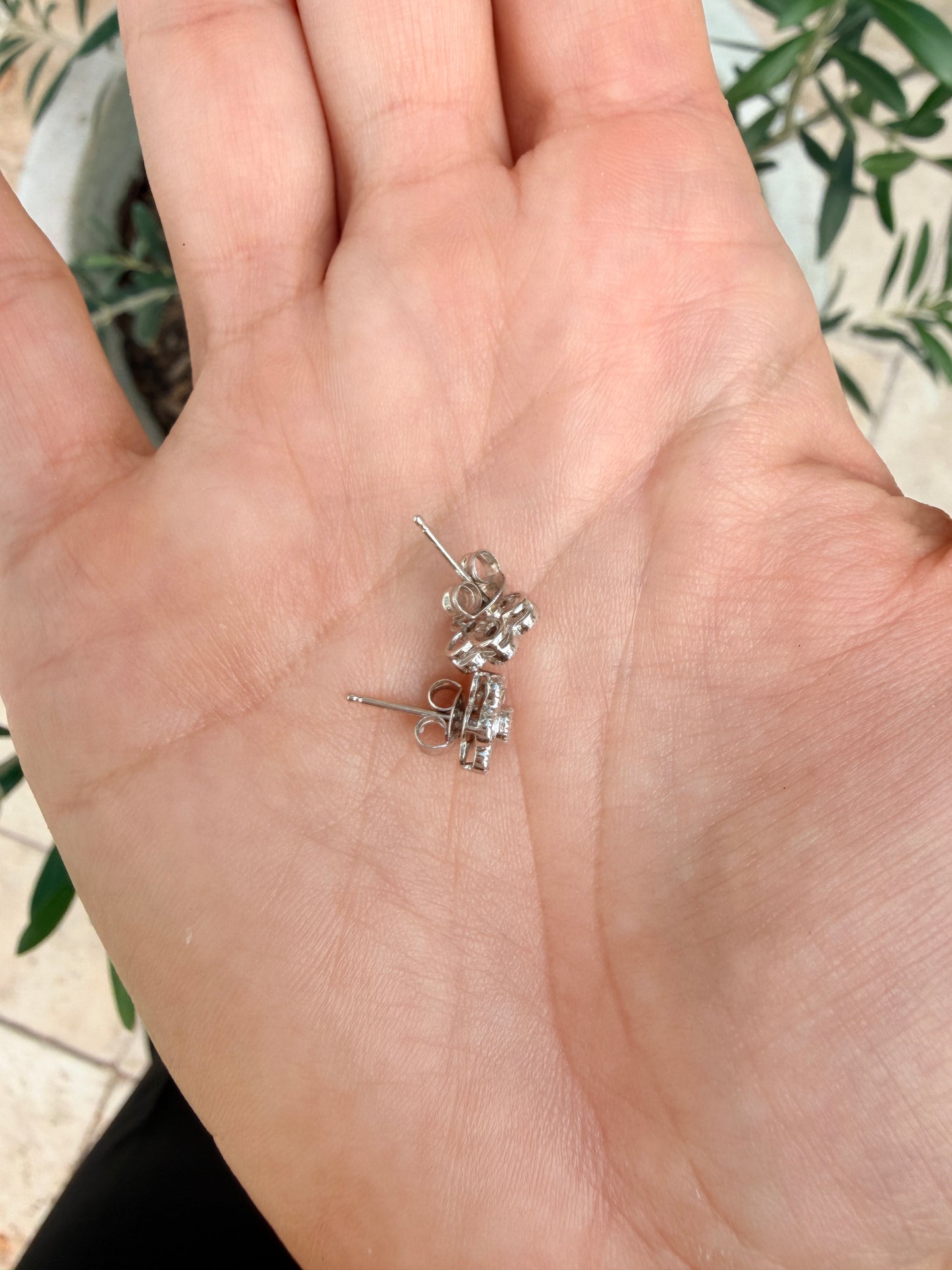 14k White Gold Diamond Floral Studs