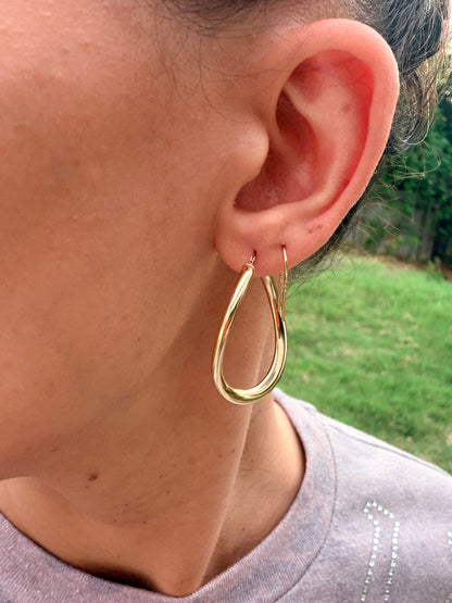 14k Oblong Twist Hoop