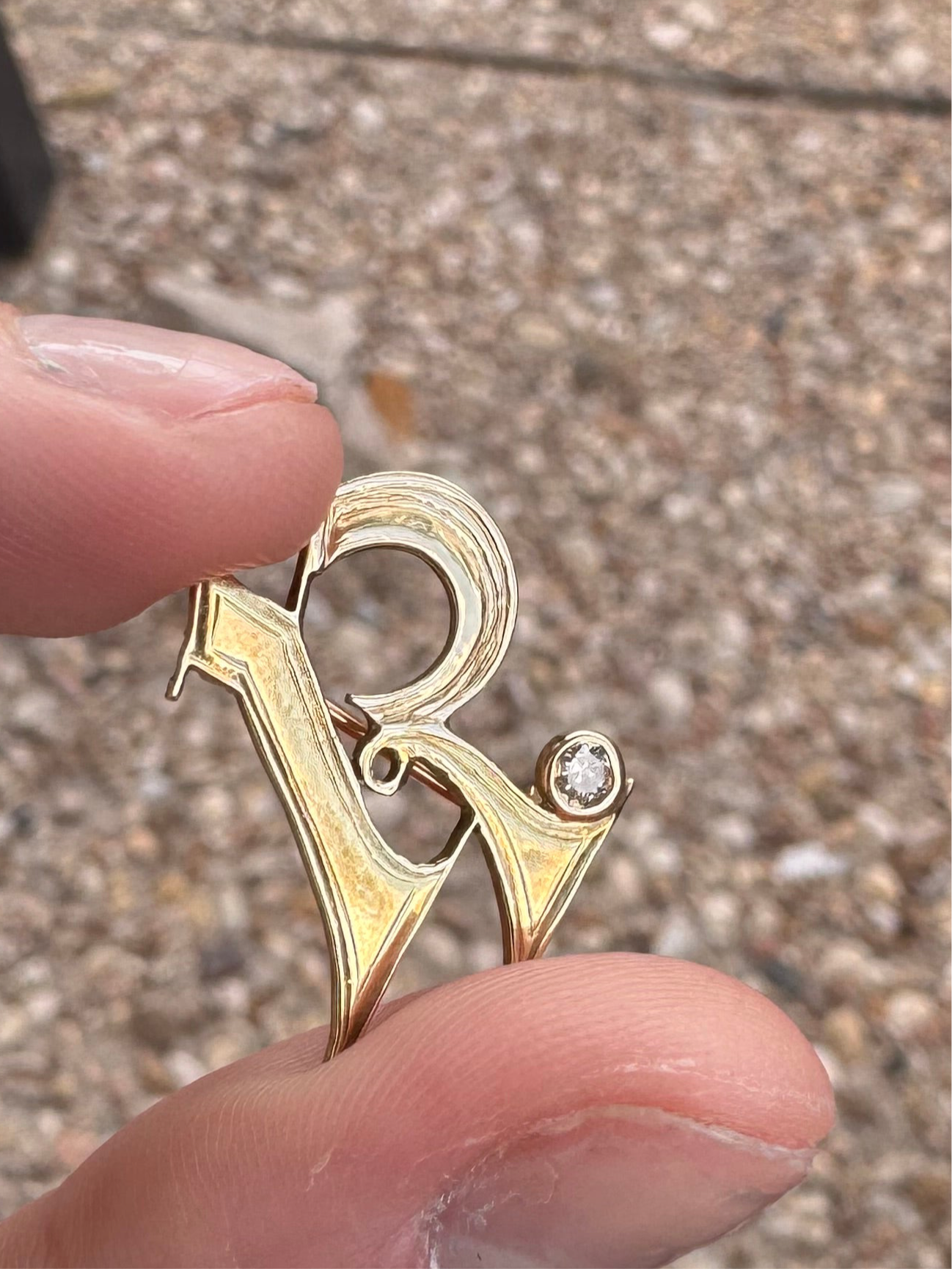 14k R pin