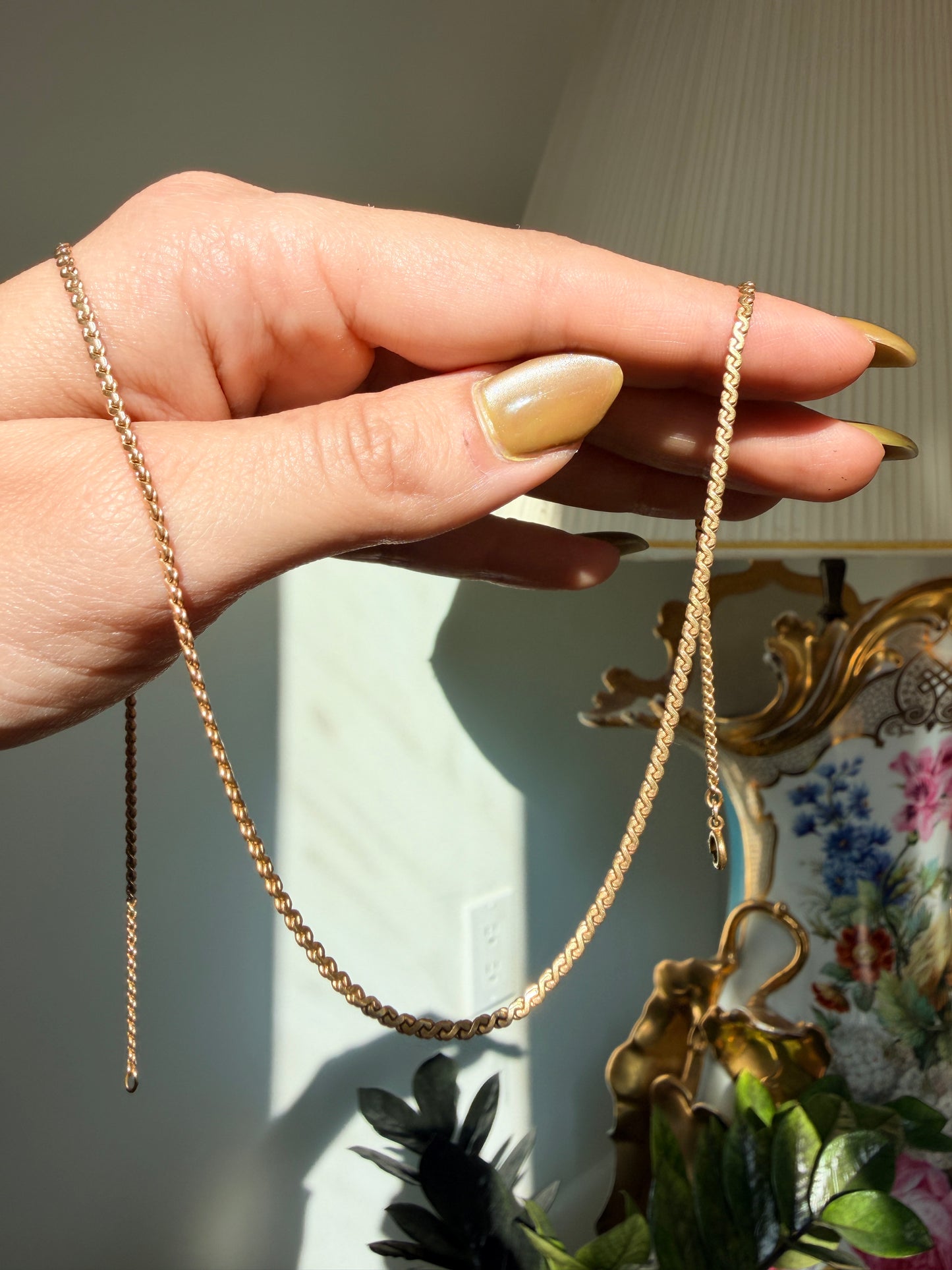 18k "S" link chain, 19.5"