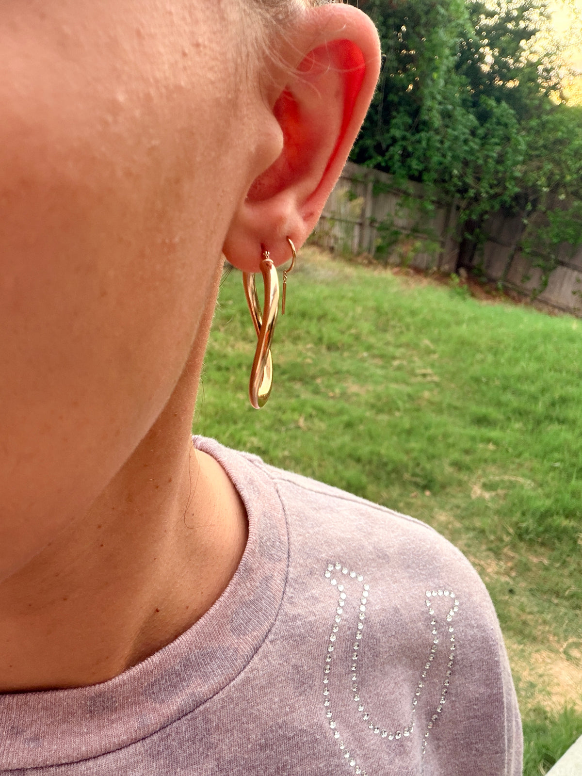 14k Oblong Twist Hoop