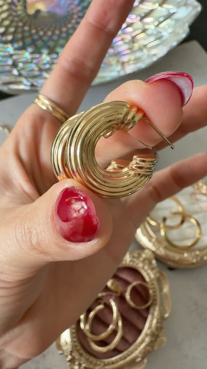 14k Ribbed Hoops, pushbacks
