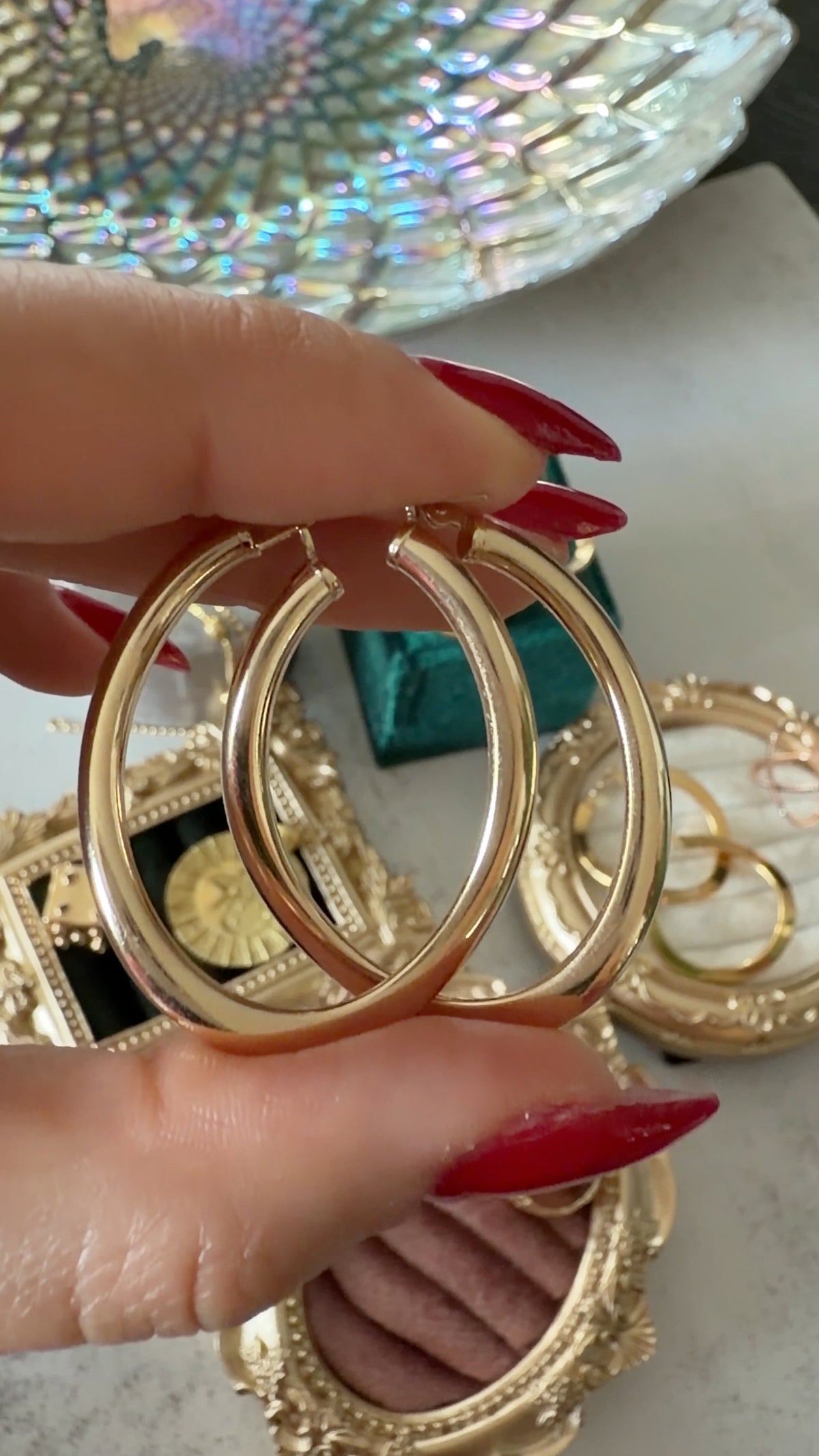 14k Oblong Twist Hoop