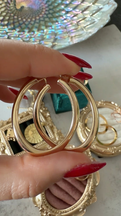 14k Oblong Twist Hoop
