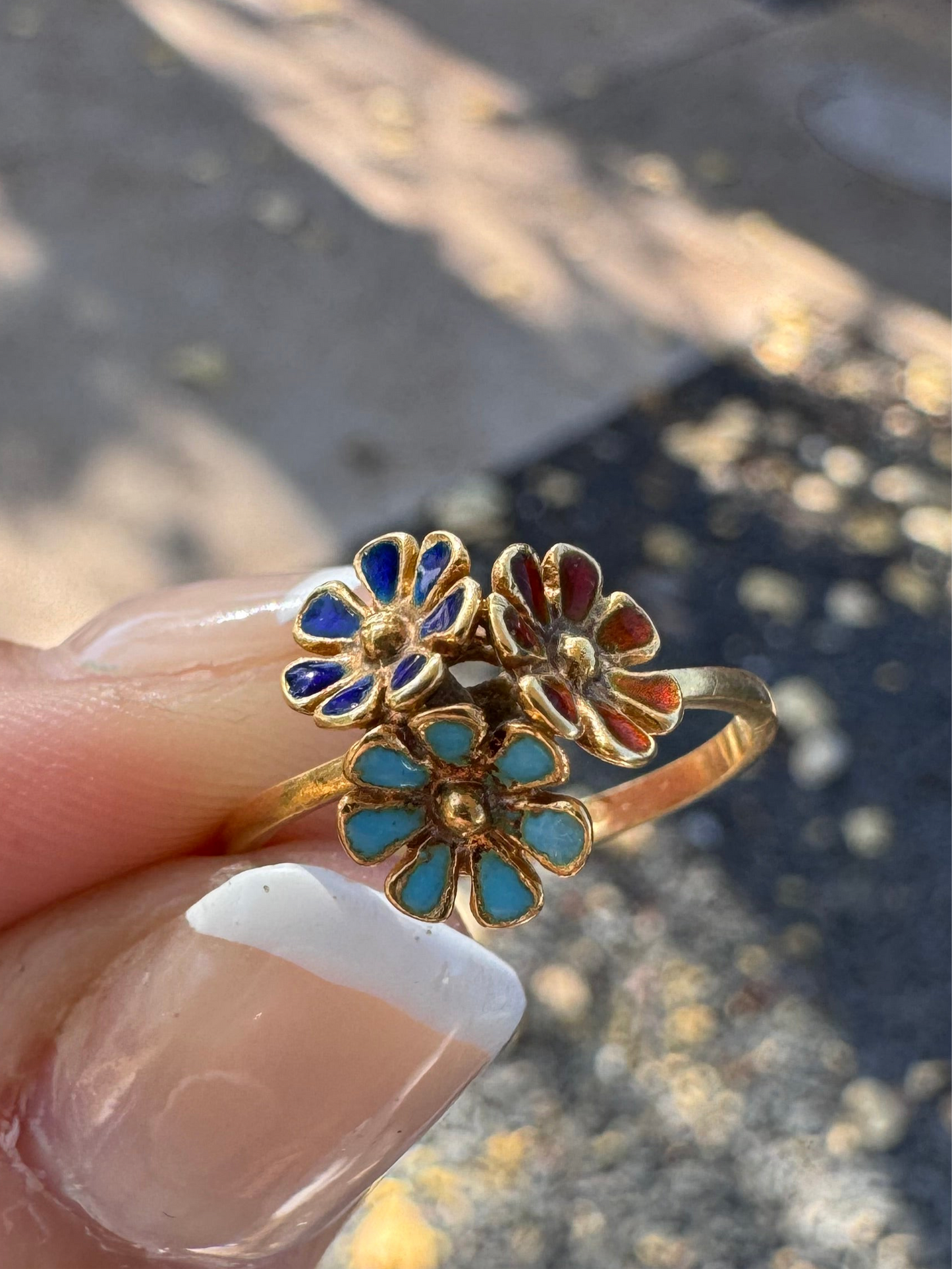 18k Flower Enamel Ring, uno-a-erre