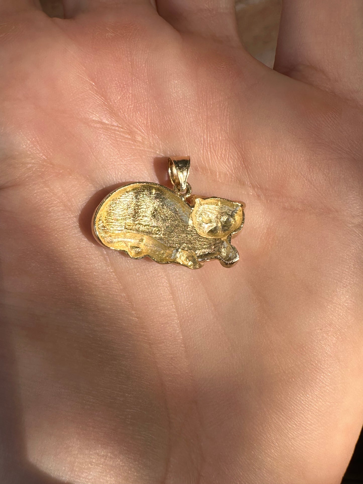14k Lounging Cat Charm