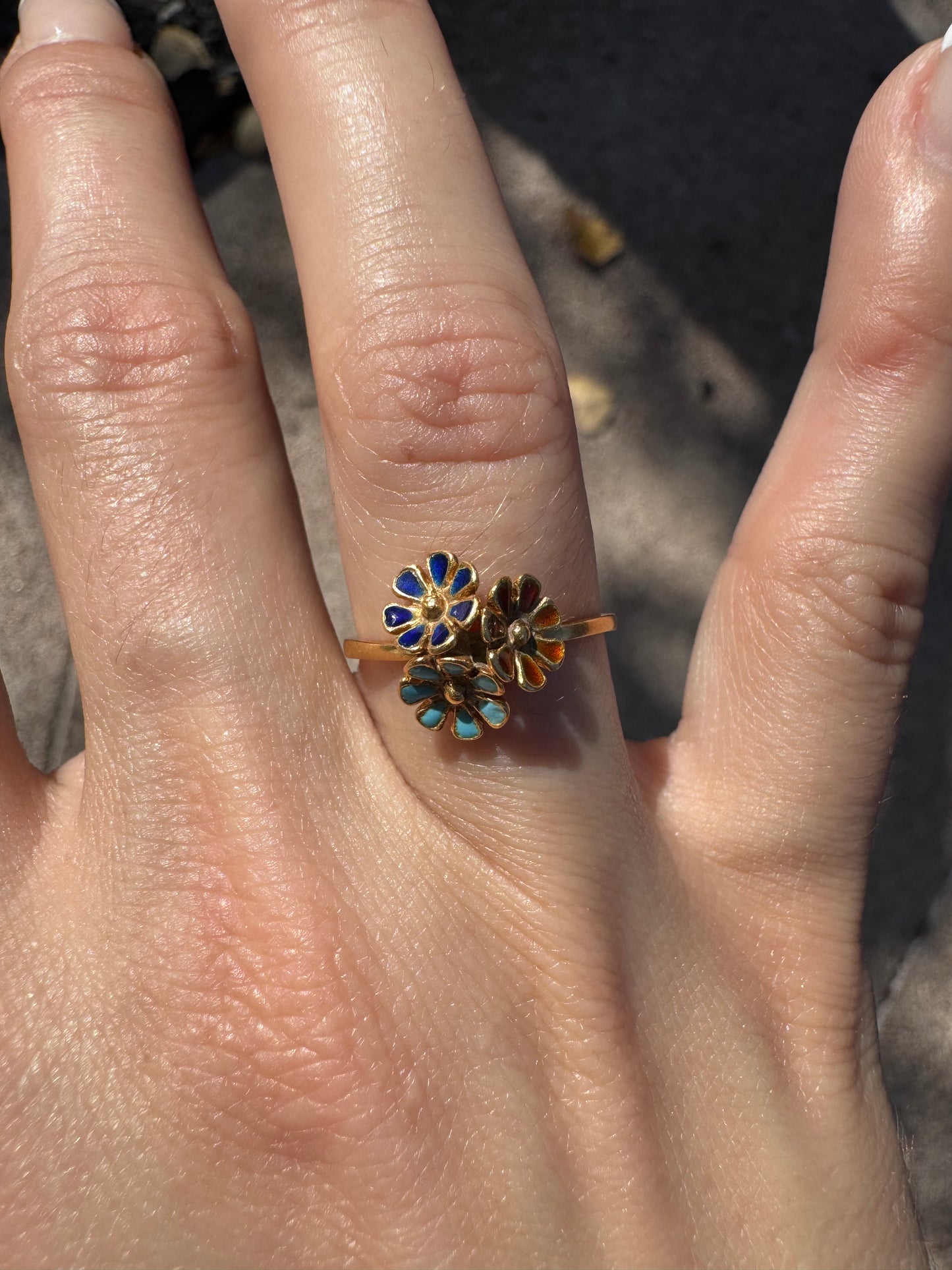 18k Flower Enamel Ring, uno-a-erre