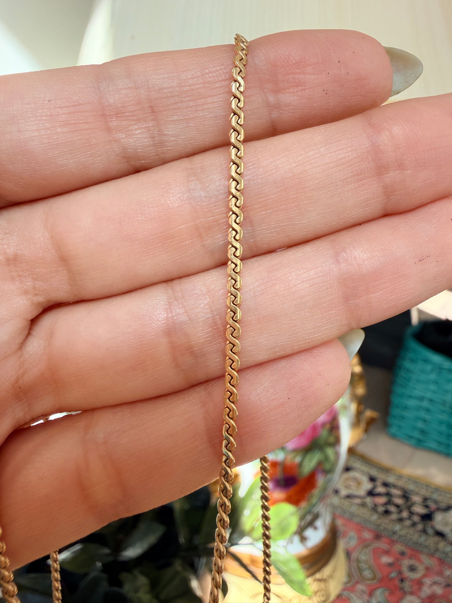18k "S" link chain, 19.5"