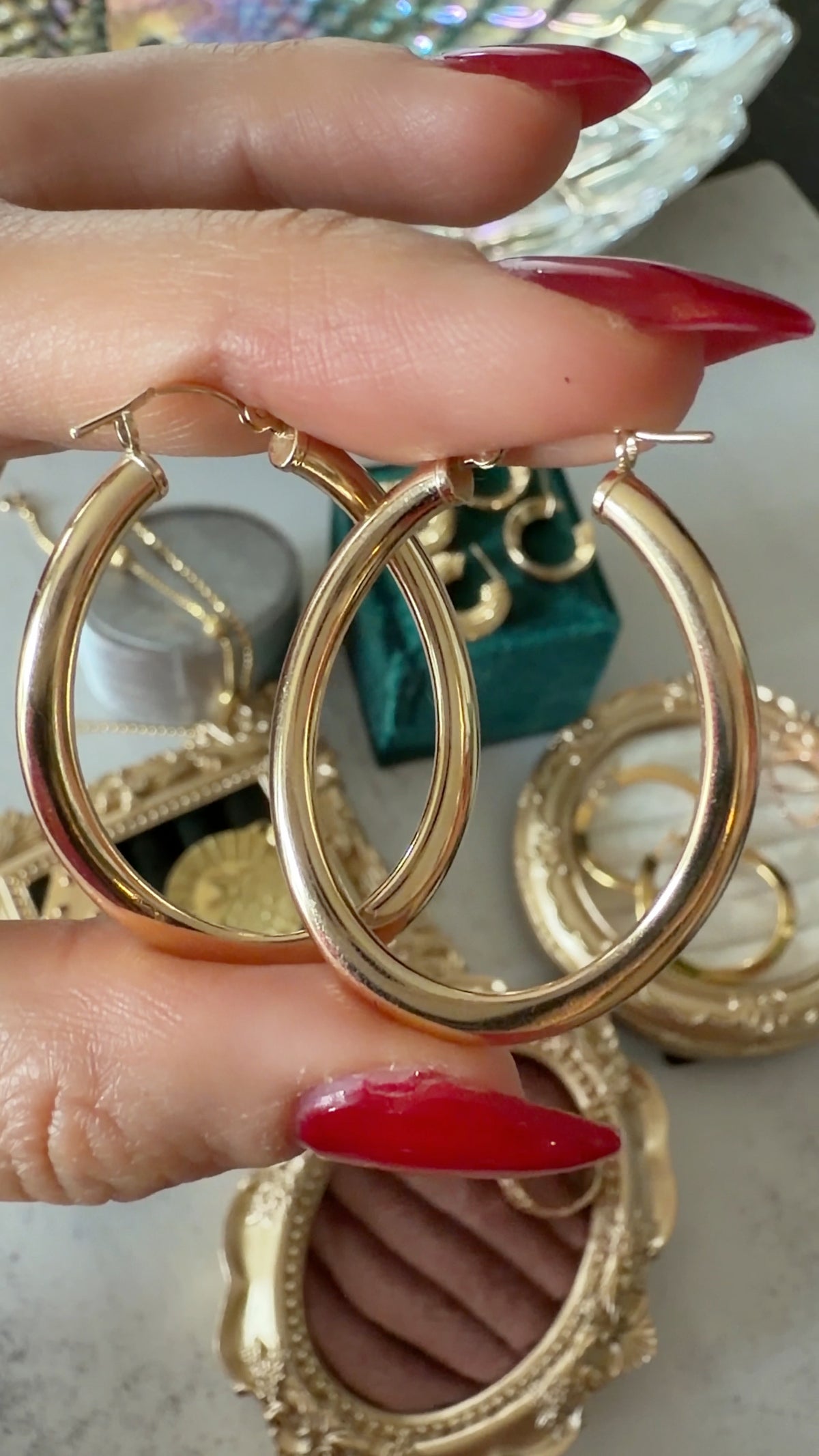14k Oblong Twist Hoop