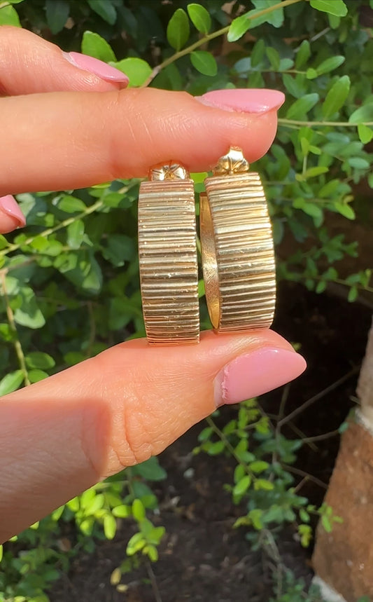 14k Ribbed Earrings