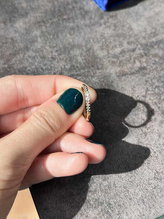 14k diamond ring with 2 center diamonds