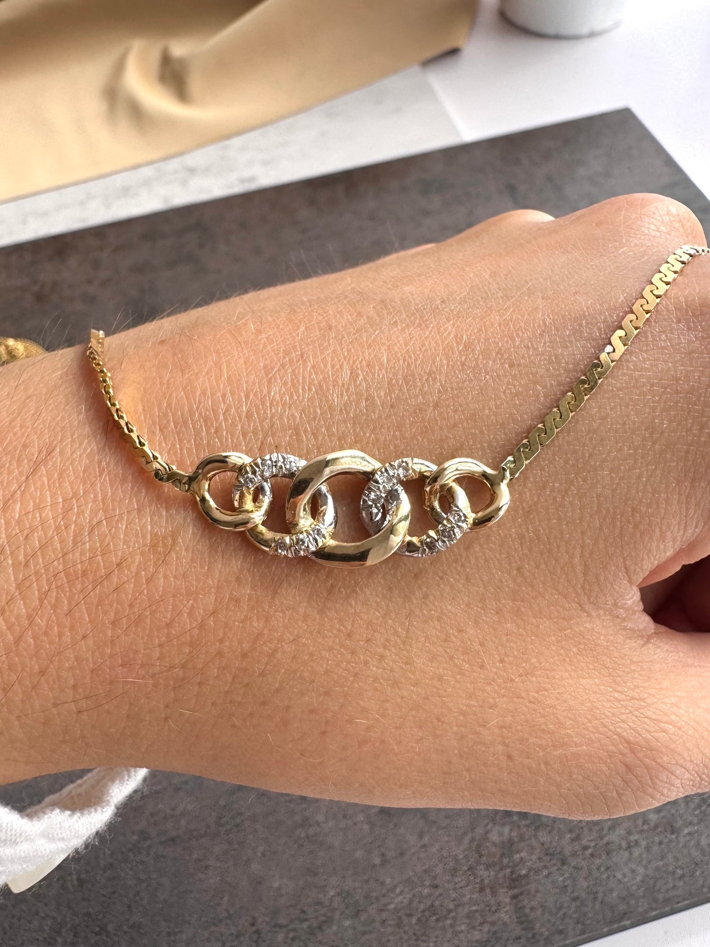 14k Interlocking Circles Chain