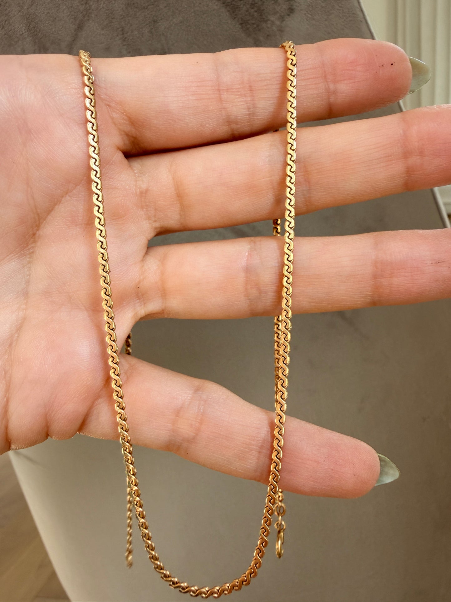 18k "S" link chain, 19.5"