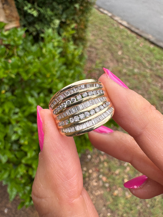 14k Concave Diamond Ring