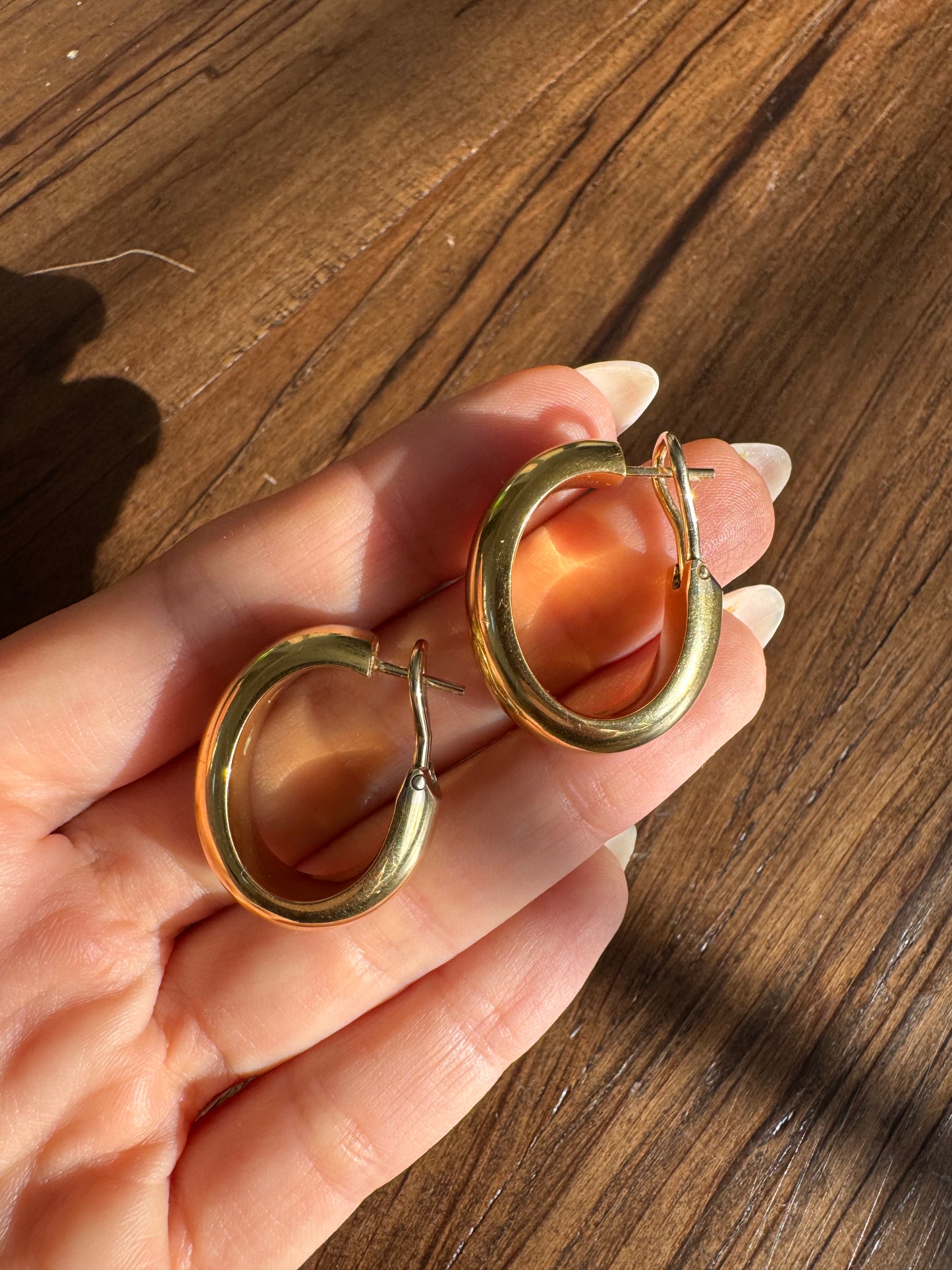 18k Chubby Oval Hoops