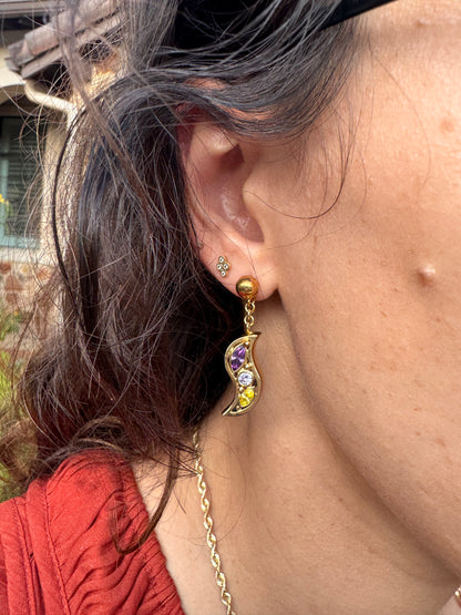 18 Semi-precious earrings with curved silhouette