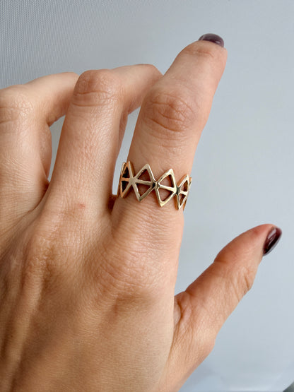 14k Double Triangle Band, size 7