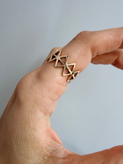 14k Double Triangle Band, size 7