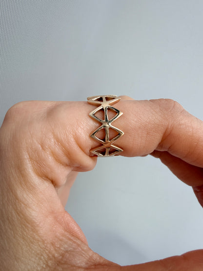 14k Double Triangle Band, size 7